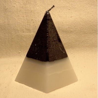 SW piramida czarnobiala.jpg