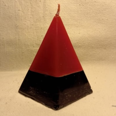 SW piramida czerwonoczarna.jpg